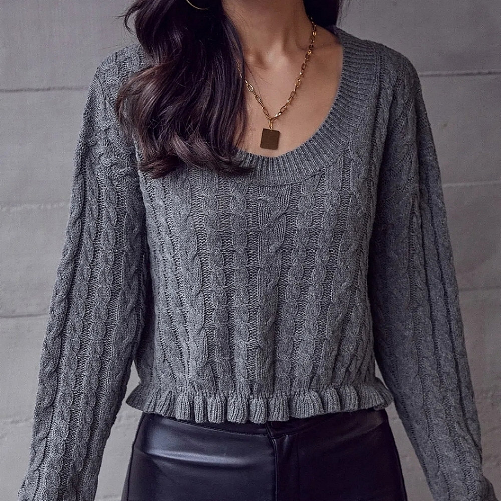 Women's Ruffle Hem Sweater. - Picture 2 of 6